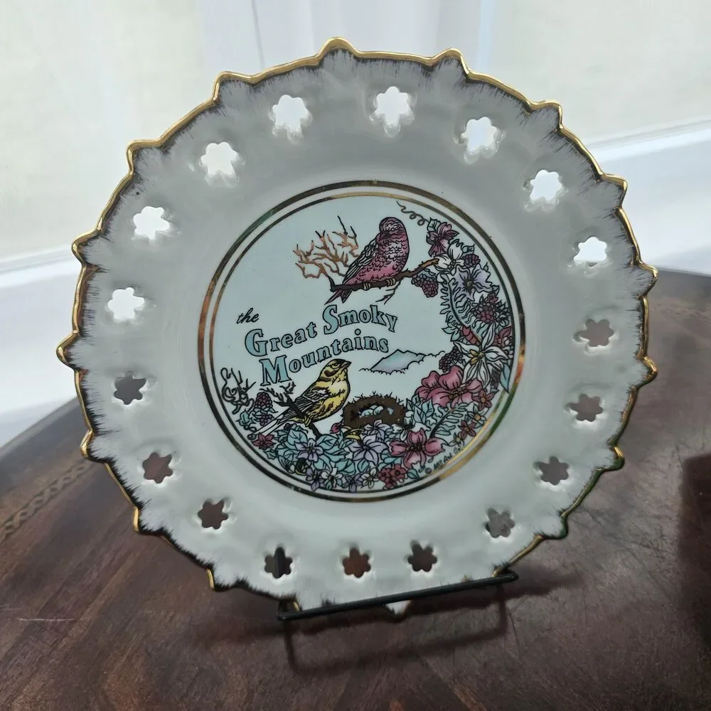 Vintage Cottagecore Bird Wall Decor Plate Pierced Lace Rim Gold Trim 8